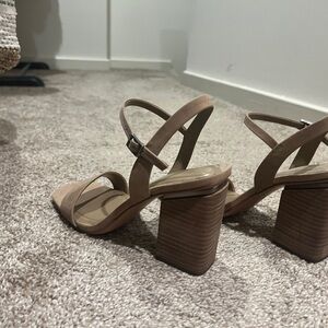 Vince Camuto Beige Block Heel Sandals size 8.5M brand new